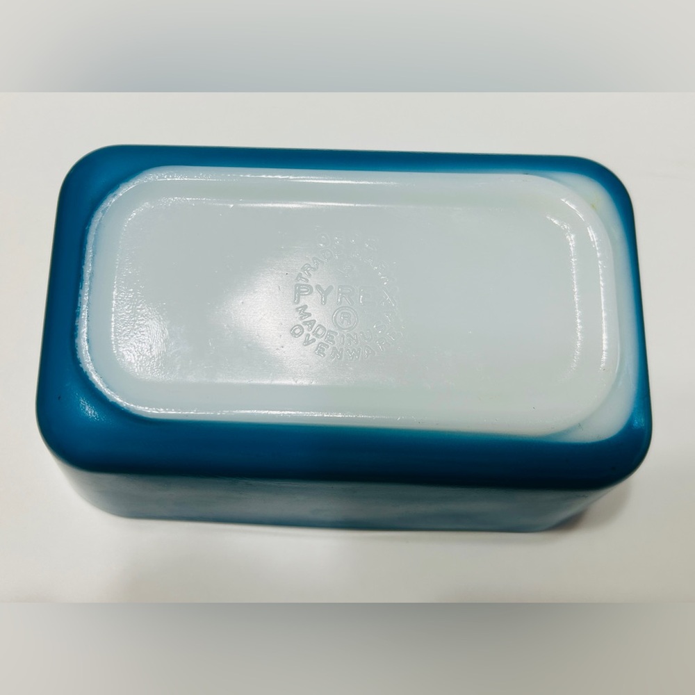 Pyrex bowl, refrigerator, with clear glass ribbed lid.
Vintage. - Picture 3 of 7